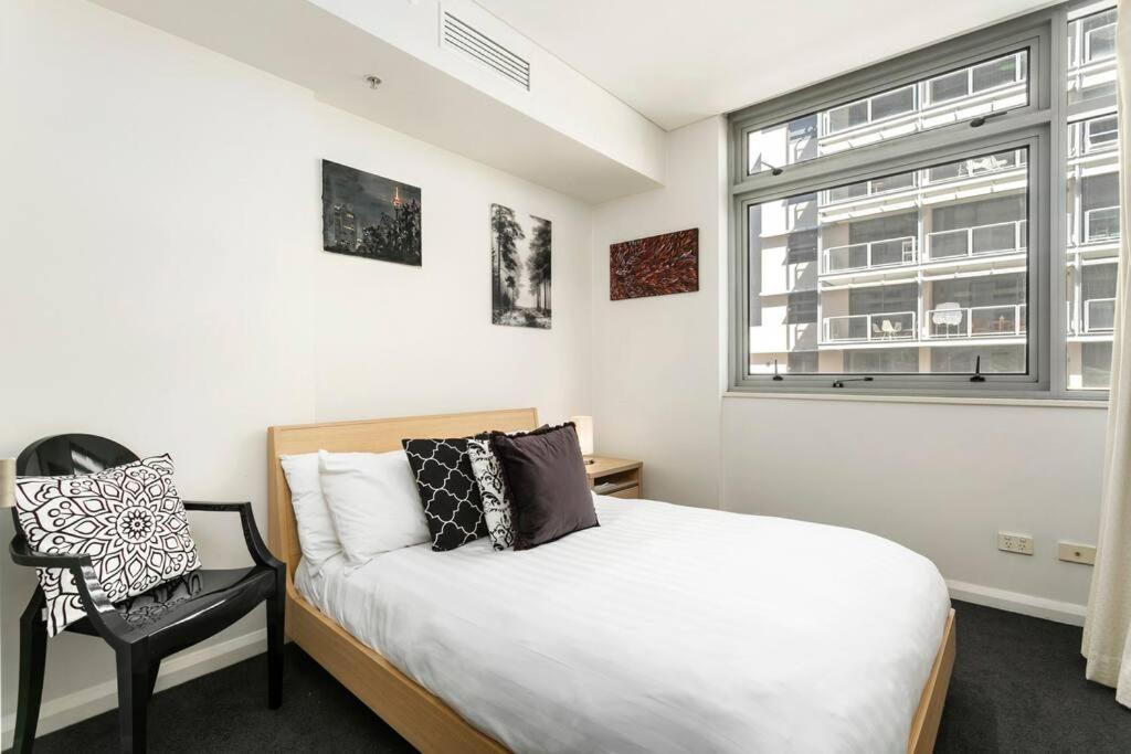 Apartment She35 - Cbd Darling Harbour Views With Pool & Gym Access